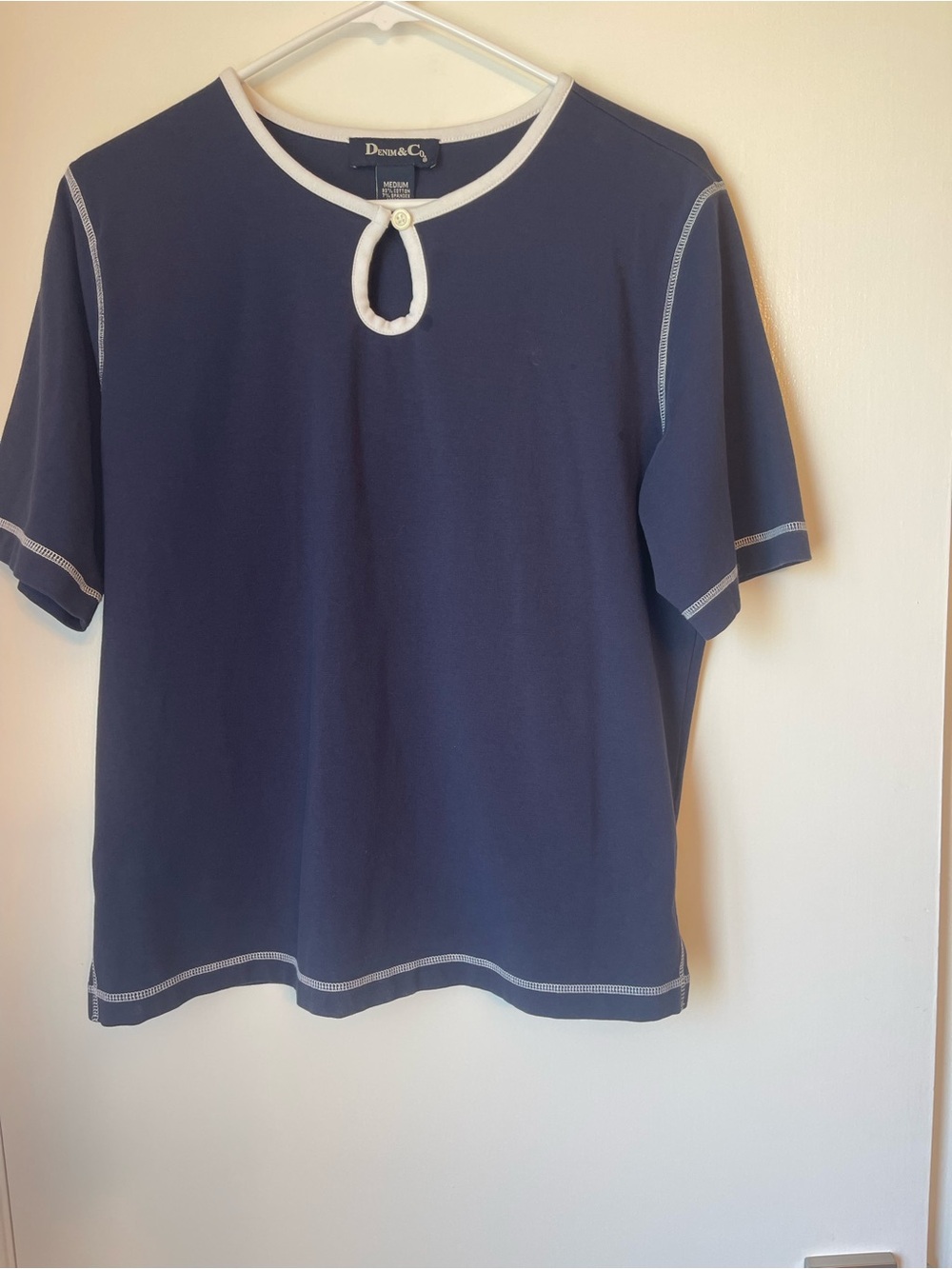 Denim&Co Navy Short Sleeve Tee with White Trim Keyhole Size M